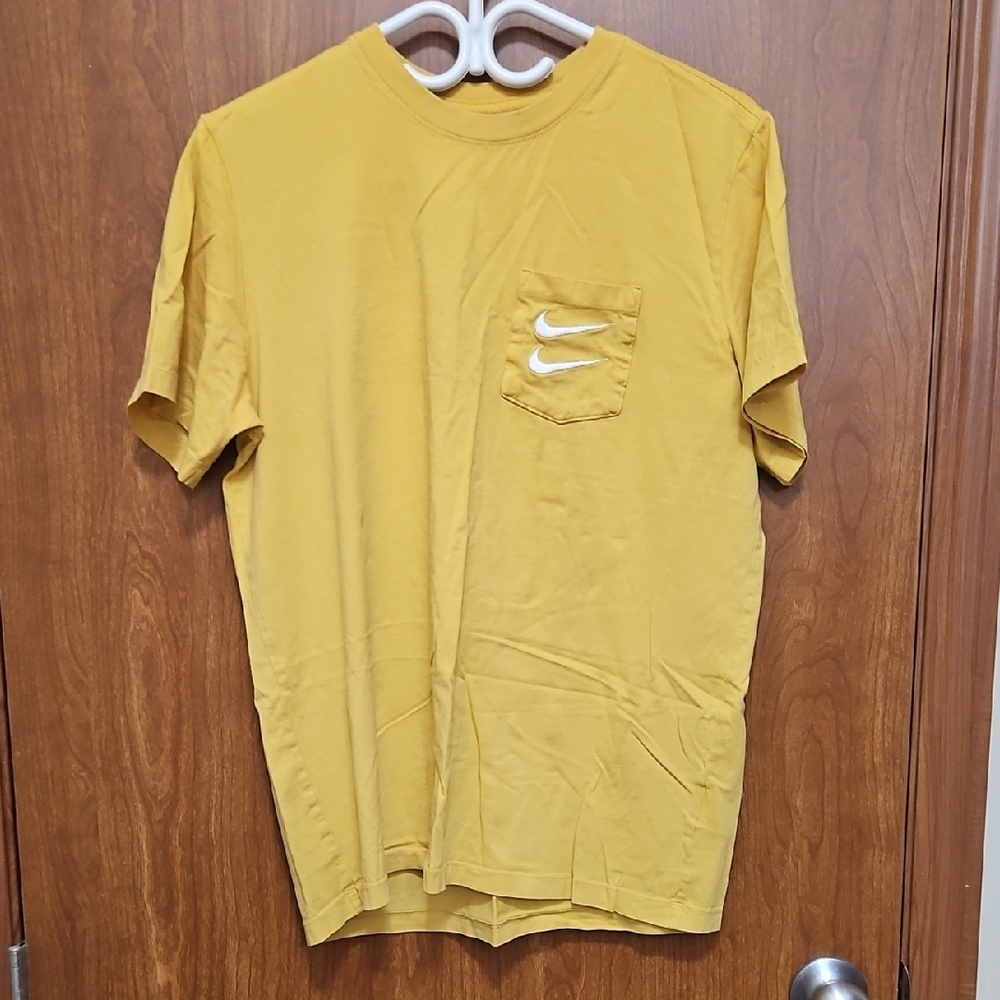 Nike Men's Mustard Short Sleeve Tee